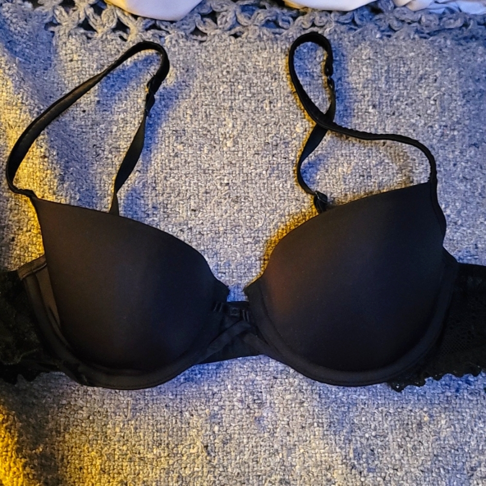 34 a la senza black satin/spandex bra with lace detailing